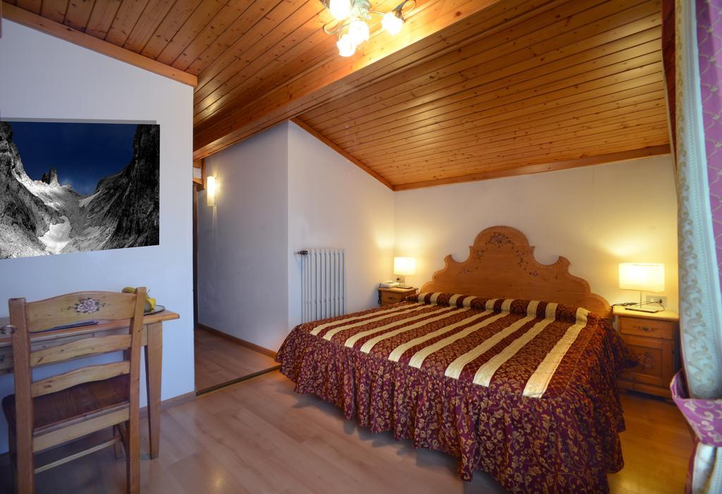 Hotel Margherita San Martino Di Castrozza Szoba fotó