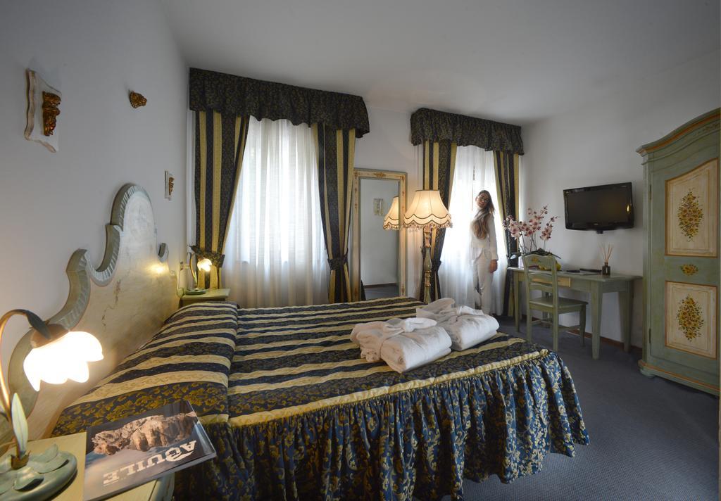 Hotel Margherita San Martino Di Castrozza Szoba fotó